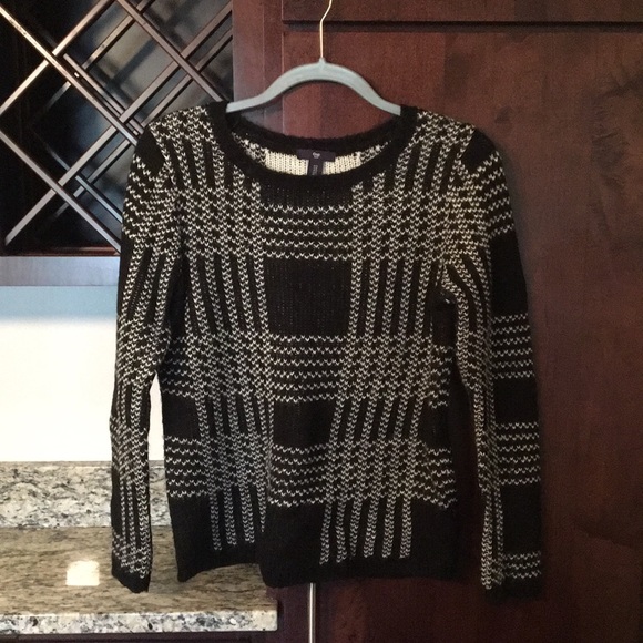 GAP Sweaters - Gap black/white sweater (size small)